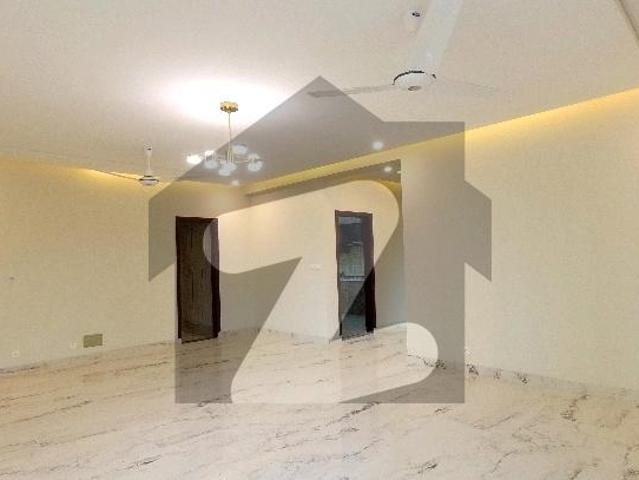 A Flat Of 10 Marla In Askari 11 Sector D