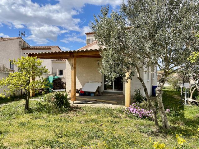 À Fleury, villa T4 avec garage, terrasse et jardin