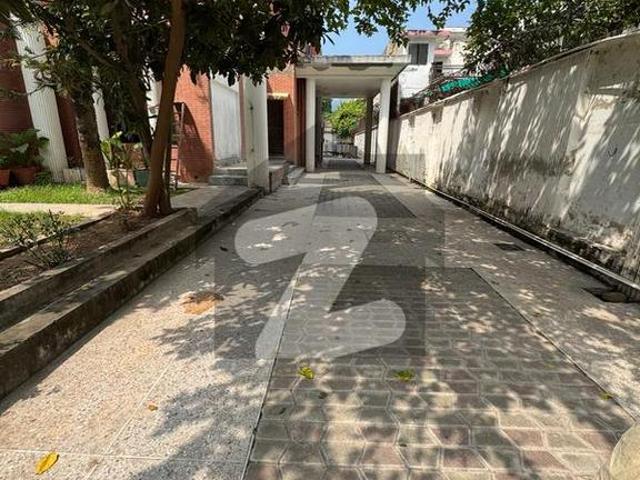 A Four Kanal Old House 100x180 With Inspiring Location Available For Sale F 7/4