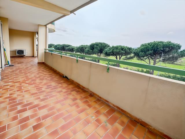 À Fréjus 83, appartement 4 pièces + 2 parkings + cave
