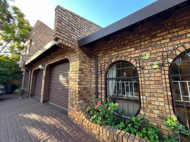 a glorious 4 bedroom house in sunward park