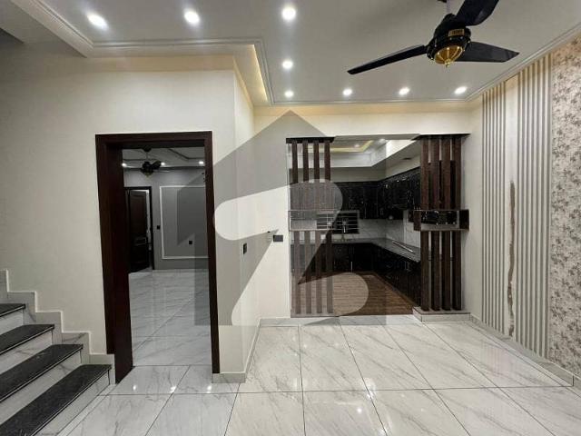 A Good Location 20 Marla Upper Portion Located In DC Colony Kaghan Block Is Available For Rent