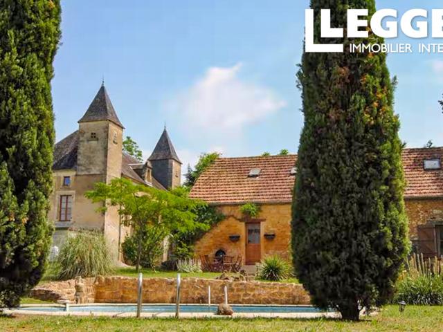 A Gourdon: Belle maison en pierre et deux gites, piscine, au calme