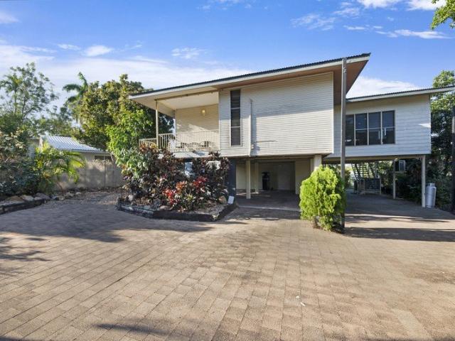 A GRAND LEANYER HOME DESIGNED TO IMPRESS!