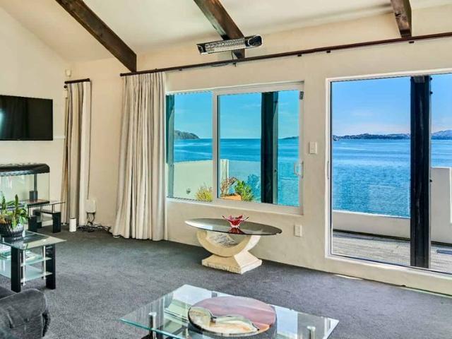 A grand 3 bedroom / 2.5 bathroom home over 3 levels with harbour views in Mahina Bay