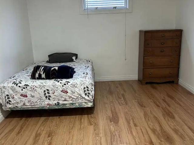 Rooms for Rent, near Kingsway mall, Nait/Royal Alex LRT and Macewan university