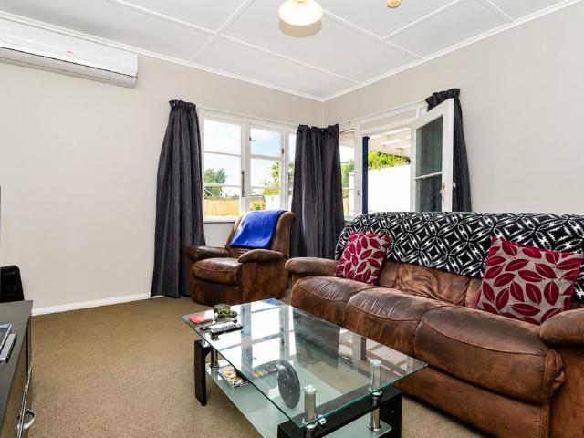 A Hidden Gem In Claudelands 2 Bed, 1 Bath