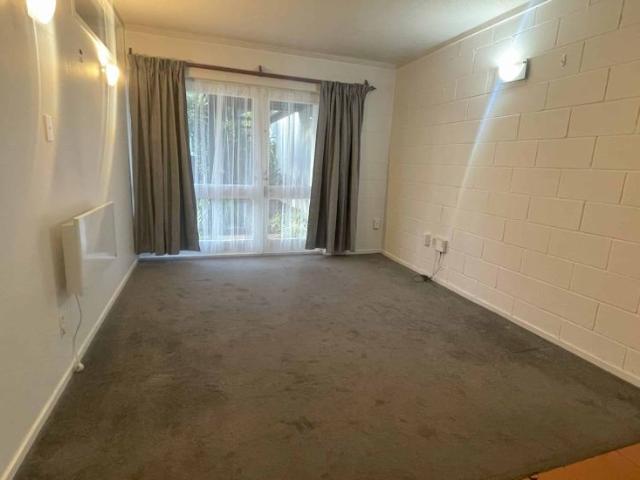 A Hidden Gem with Communal Pool Epsom