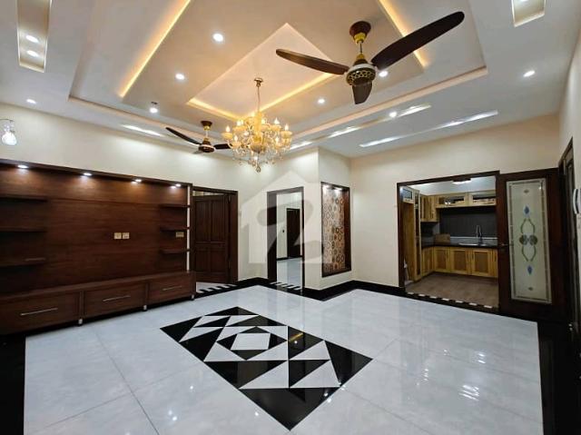 A House Of 10 Marla In Lahore