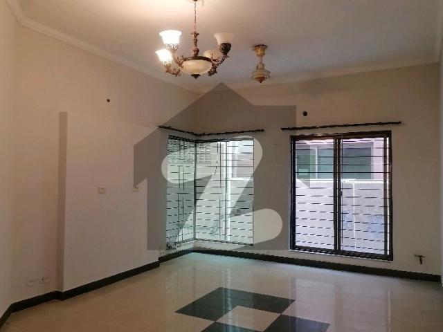 A House Of 10 Marla In Lahore Askari 11