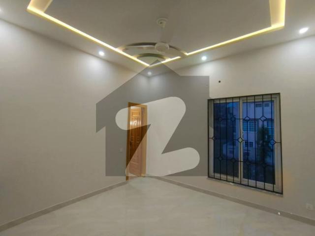 A House Of 7.5 Marla In Bahria Town Phase 8 Block M