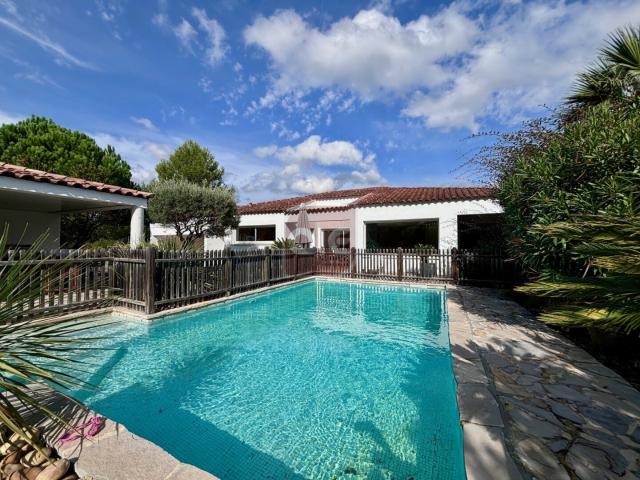 A.I.E. vous présente cette Superbe villa récente de plain pied a