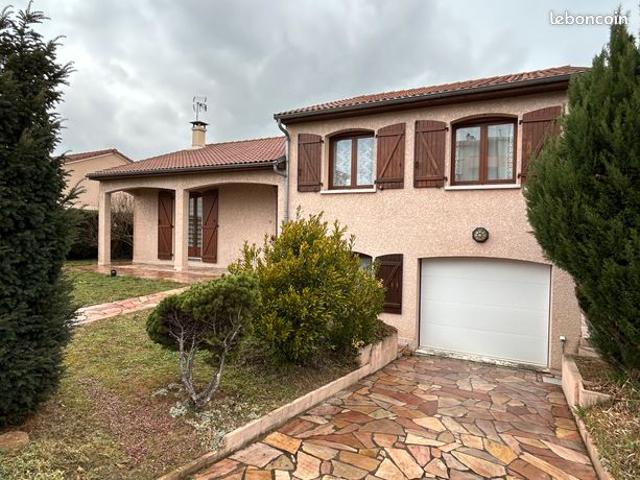 À ISSOIRE, maison 5 pièces avec terrain