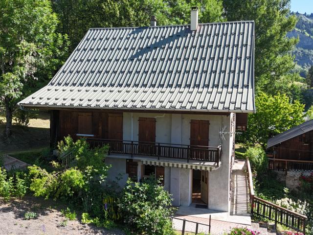 À Jarrier Maison ancienne à rénover avec vue magnifique et beau mazot
