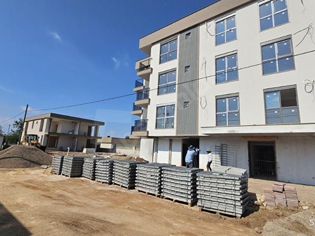 A K MUTLUDAN ALTINTAŞTA HAVUZLU SİTEDE 1+1 SIFIR DAİRE
