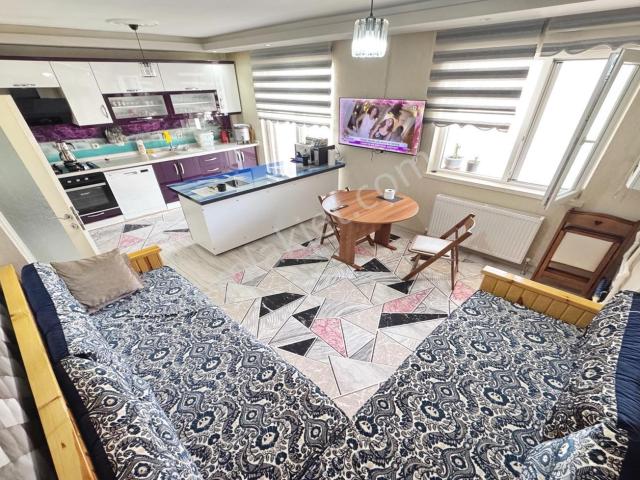 Aşık Veysel Cadde Yakını Ara Kat 180 M² Full Yapılı Köşe 3+1
