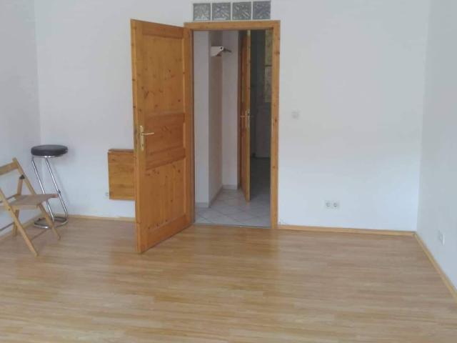 A Kategorie, Wohnung zur Auffrischung!