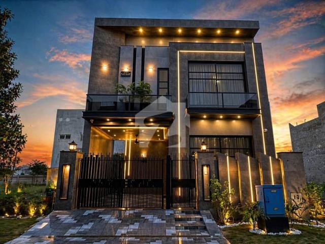 A Luxurious Mansion With 100 Feet Wide Approach Excellent Location Near To Doll Men Mall