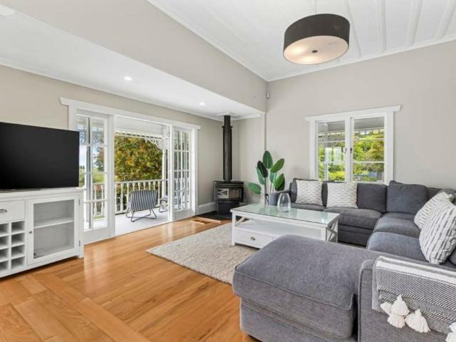A LUXURY HOME FULLY FURNISHED
