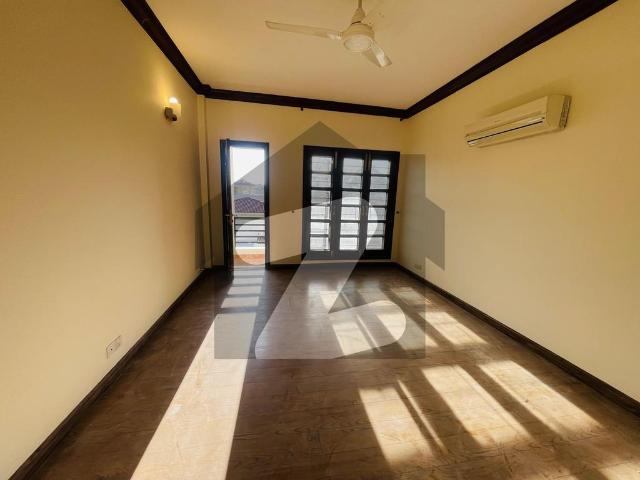A Luxury Renovated House F 7