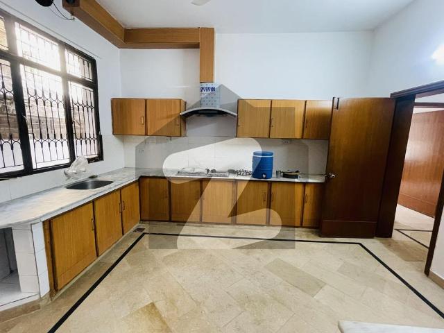 A Luxury Renovated House F 7
