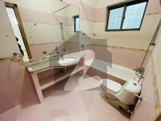 A Luxury Renovated Triple Storey House For Rent F 6