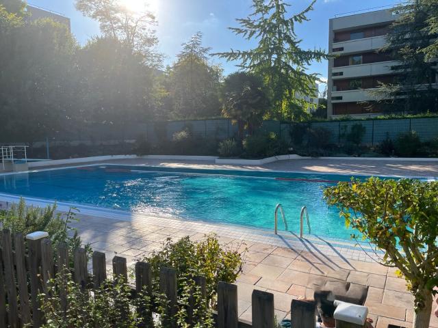 À L’ORÉE DE LA FORÊT DE SÉNART RÉSIDENCE DE STANDING AVEC PISCINE ! F4 75 m2