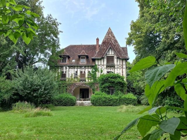 À la frontière du Perche Gouët, une propriété de style anglo. 508m² Vendôme