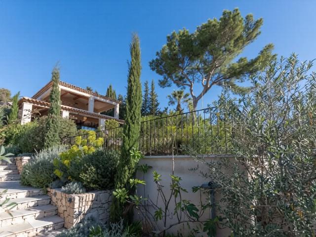 À la Presqu’île de Cassis, bastide moderne de très grand lux. 202m² Cassis