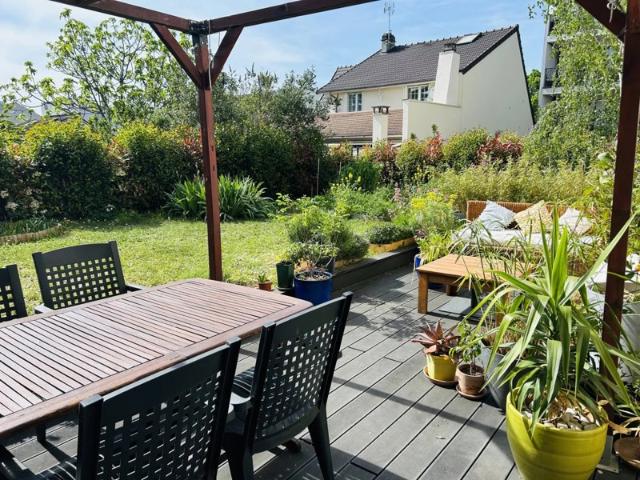 À La Varenne Appartement 3 pièces Plein SUD avec 160m2 de
