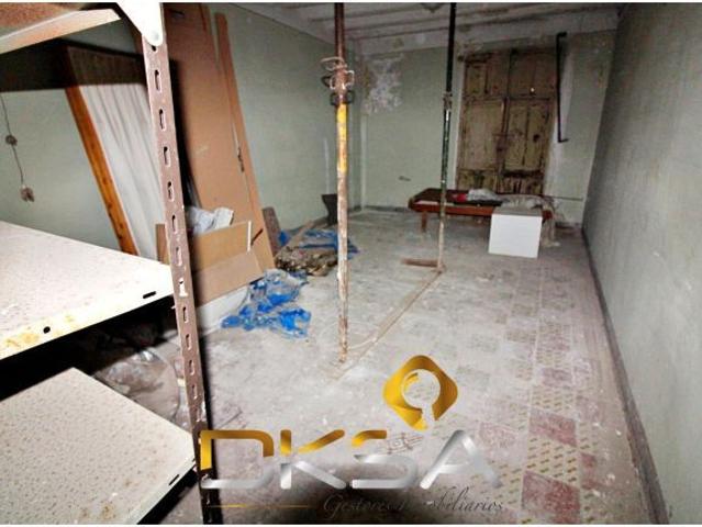 A la venta amplia casa para reformar en la calle Trinidad, Castellón