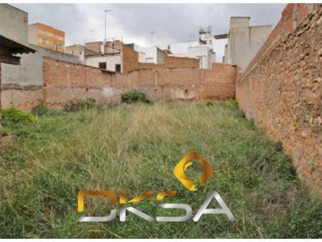 A la venta amplio solar urbano en Vila real
