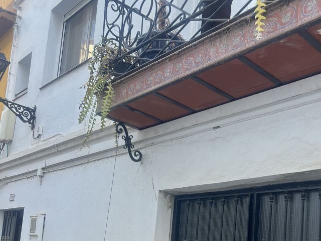 A la Venta – Casa Adosada Atemporal con Vistas al Mar y Pote. 221m² Marbella