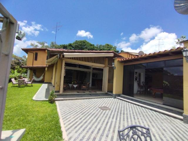 A la venta hermosa quinta en La Lagunita Country Club