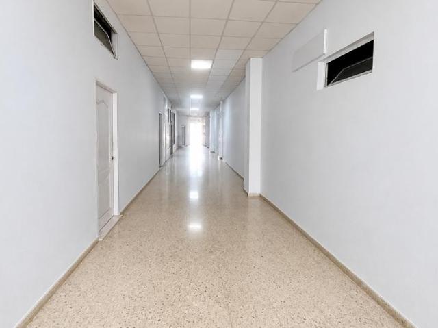 A LA VENTA LOCAL DE MAS DE 58 METROS CONSTRUIDOS CON VENTILACION