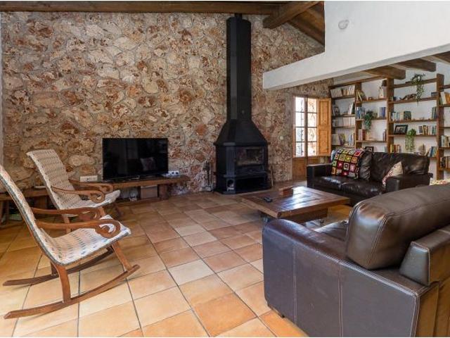 A la venta preciosa finca con piscina y con licencia de alquiler vacacional