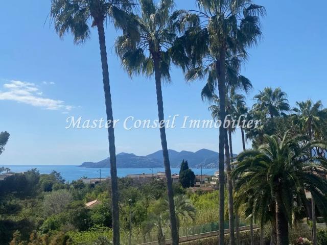 A 15 Mns à pied des plages Appartement / Villa 4p 112m² Piscine et Vue MER