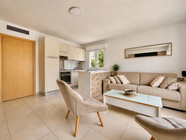 À la vente, 2 pièces en rez de jardin à Roquebrune Cap Martin