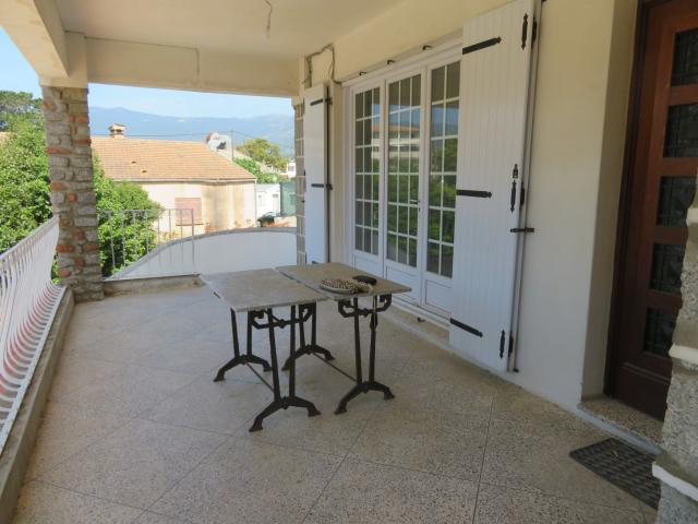 A L'ANNEE Location Appartement type T4 à Porto Vecchio