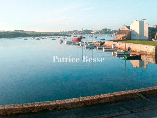 À Lanildut, face à la mer, une grande maison de caractère de. 250m² Lanildut