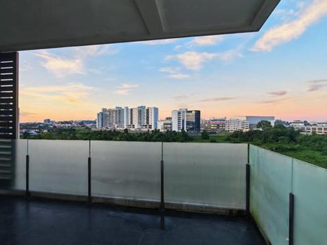 A Large Unit in Apartment located at Sunny Hill Greenwich South Cond