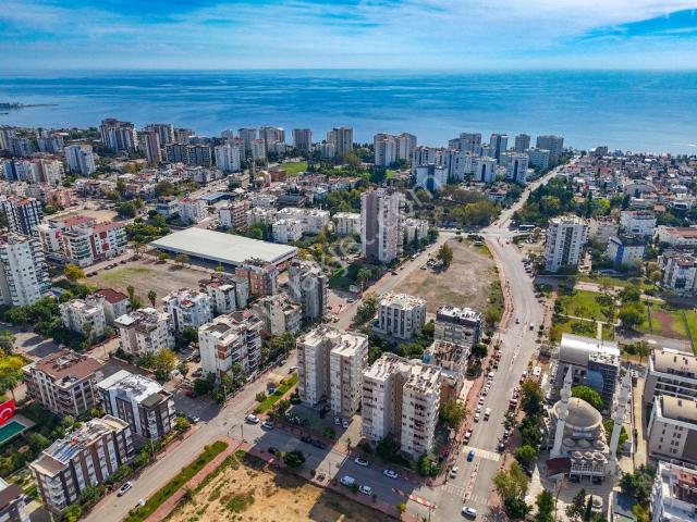 çağlayan'da 3+1 180 M2 Ayrı Mutfaklı /asansörlü /faleze Yakın