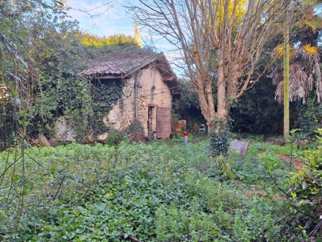 A LESPARRE MÉDOC, JOLIE MAISON EN PIERRE À RÉNOVER