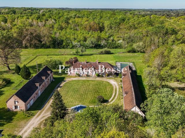 À l'est de la Sologne, une longère sur 4 ha, avec habitation. 270m² Sully sur Loire