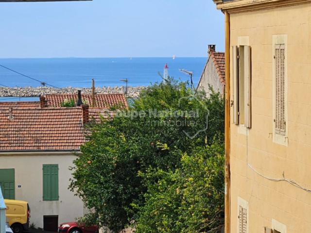 A L'ESTAQUE, Appartement de type 3 en duplex de 60 m² loi carrez avec balcons et dépendances