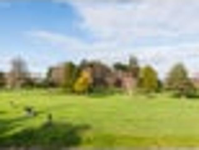 Golf Course Views & Family Sized Living
