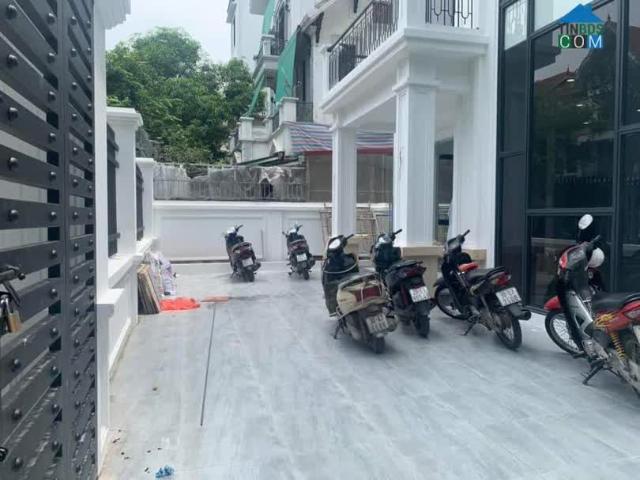 À Lôi. Cần bán BT Linh Đàm, DT 250m x 4 tầng MT 13m chỉ 48,5 tỷ. LH em Thúy