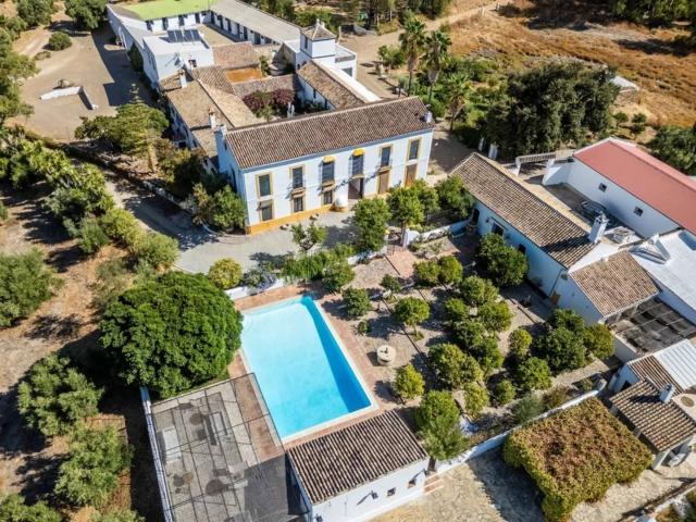A los pies del impresionante Parque Natural de la Sierra de. 1700m² Villamartín