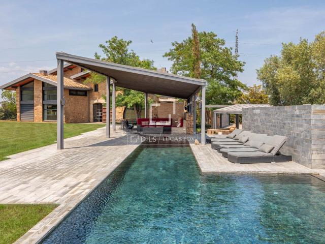 A los pies del parque natural de les Gavarres, en un paraje. 595m² Forallac
