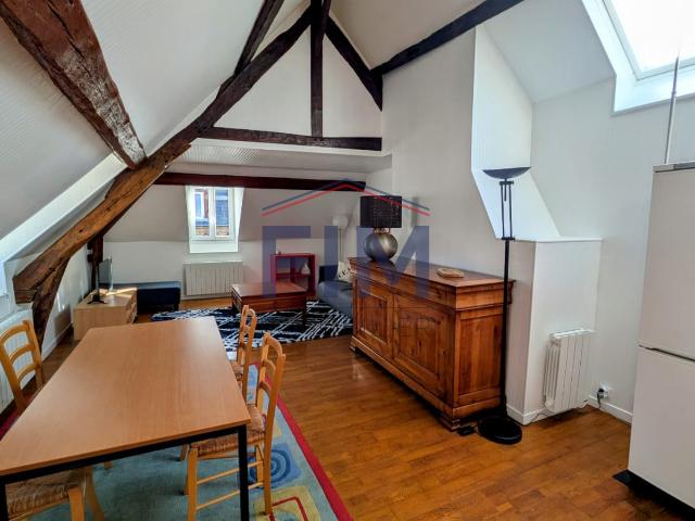 A LOUÉ APPARTEMENT DE TYPE F2 MEUBLE